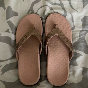 Vionic flip flops